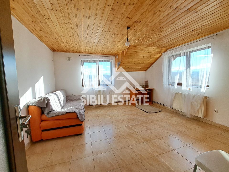 Casa Sibiu cu pivnita si garaj, curte mare - Poză 15