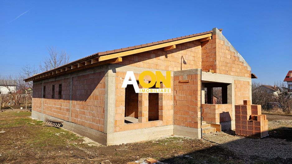 Casa semifinisata, 4 camere, 2 bai, 448 mp teren, zona Alba - Micesti - Poză 1