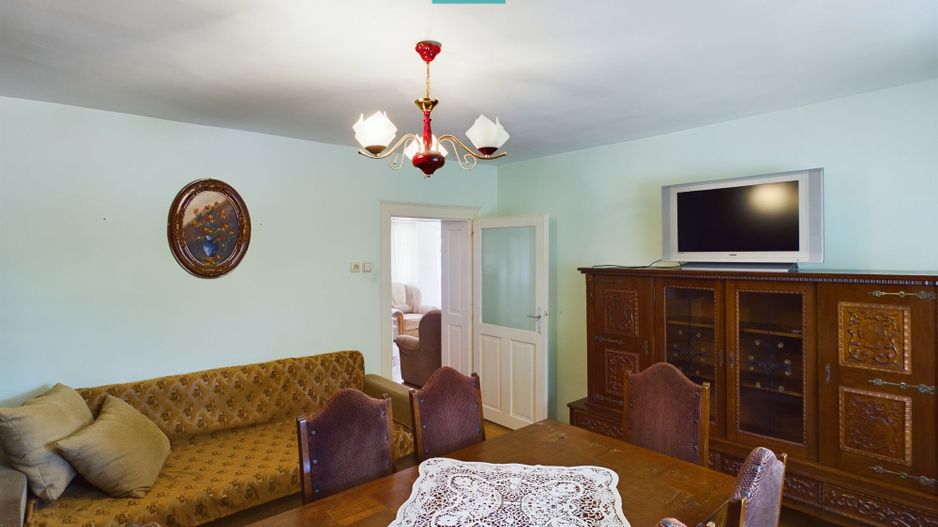 Casă cu 7 camere și 2 băi in Grădiște - Poză 12