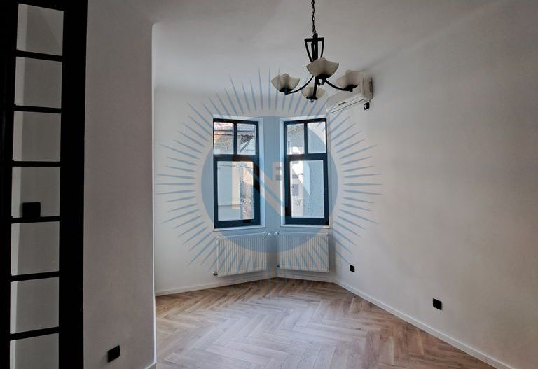 Spațiu de birouri in vila demisol etaj 1 si mansarda - Poză 1