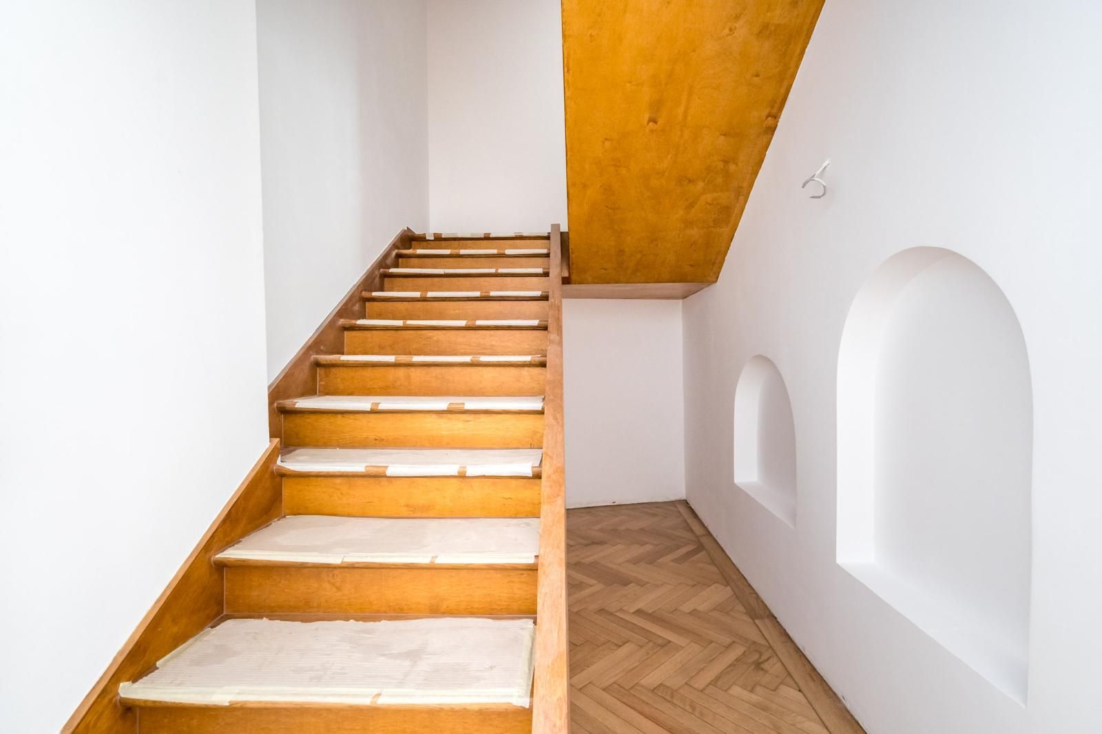 O BIJUTERIE ASCUNSA IN CENTRUL BUCURESTIULUI - Poză 4