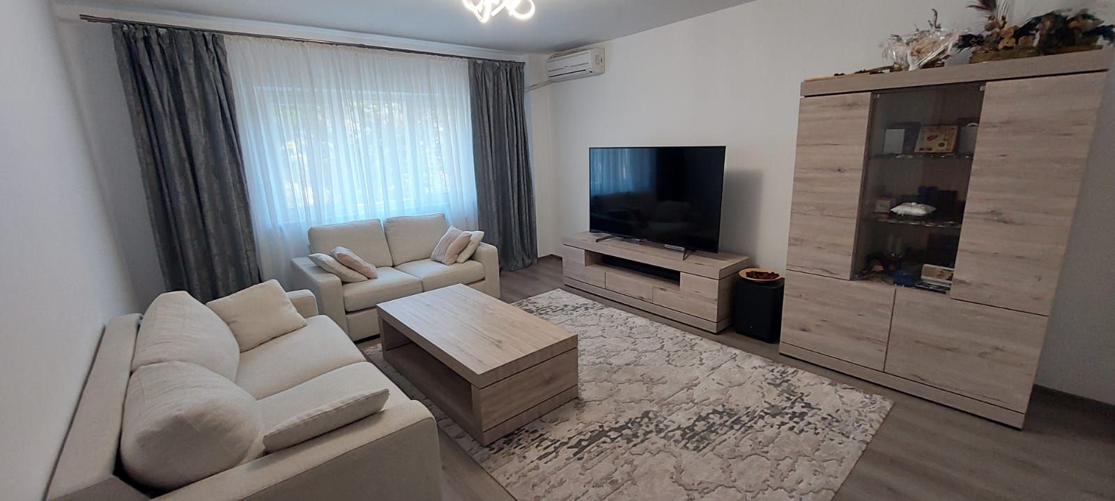 Închiriere 3 camere Bd. Unirii, 76 mp, mobilat, parcare - Poză 1