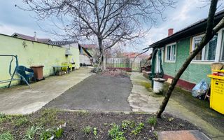Casa de vânzare 3 camere, 2 intrări, acces auto în curte Gradiste Arad - Poză 4