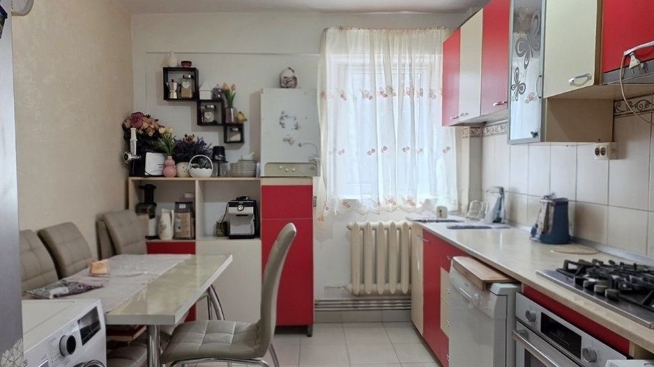 Apartament cu 2 camere, etaj 1, partial mobilat, zona GARĂ; - Poză 8