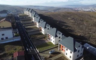 Casa individuala cu teren generos, retrasă de la trafic - Poză 3