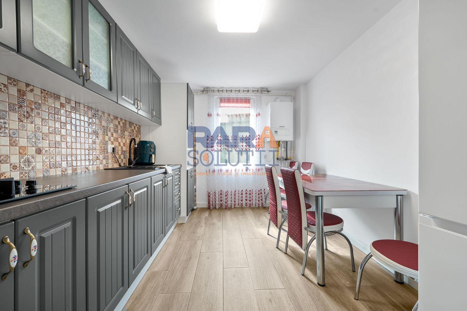 Apartament 3 camere - mobilat și utilat - Poză 2