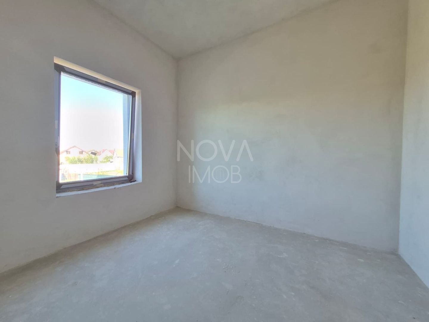 Casa generoasa cu 7 camere, 3 bai, dressing si parcare – Sura Mica - Poză 9