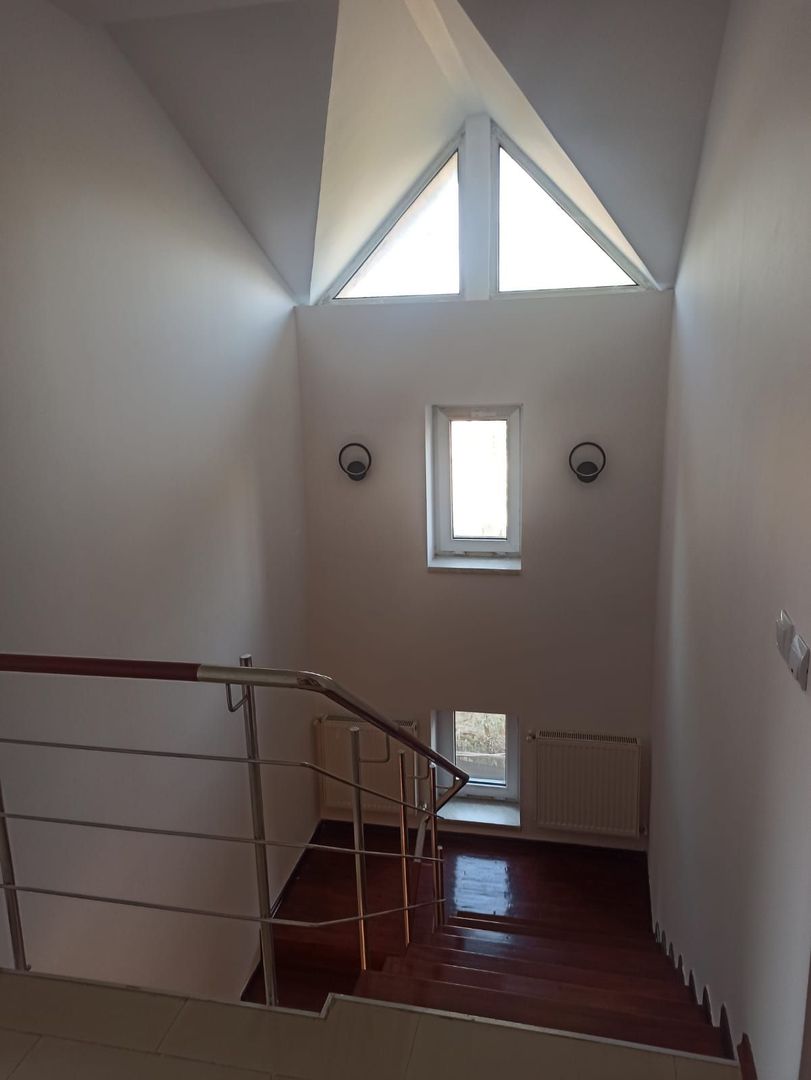 Casa 5 camere, 250 mp teren liber, adiacent șoseaua Leordeni - Poză 27