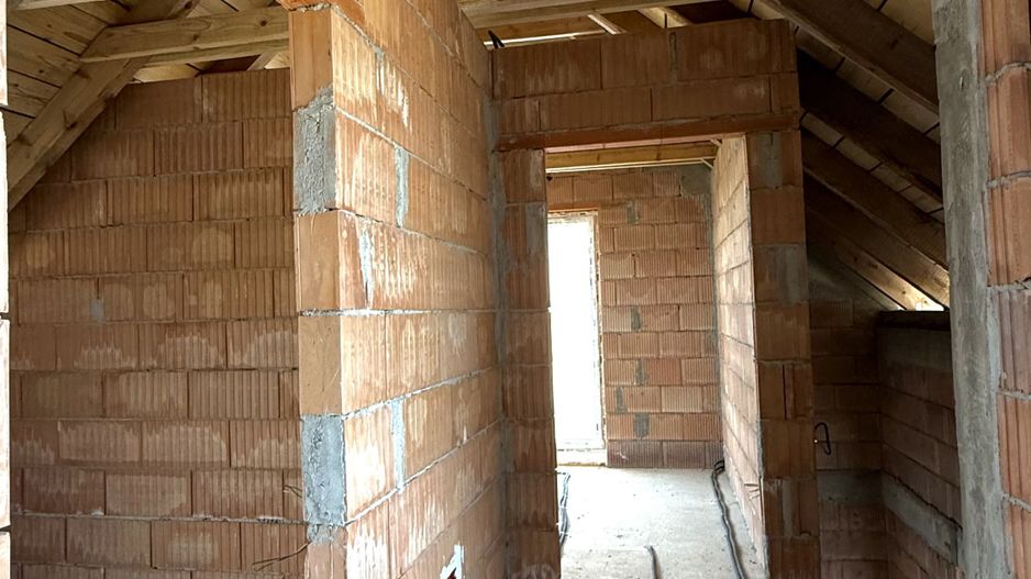 PROIECT DEOSEBIT CU GARAJ- LA ROSU - Poză 4