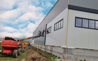 Hala industriala, 1300 mp construiti, 3000 mp teren, toate utilitatile - Poză 2