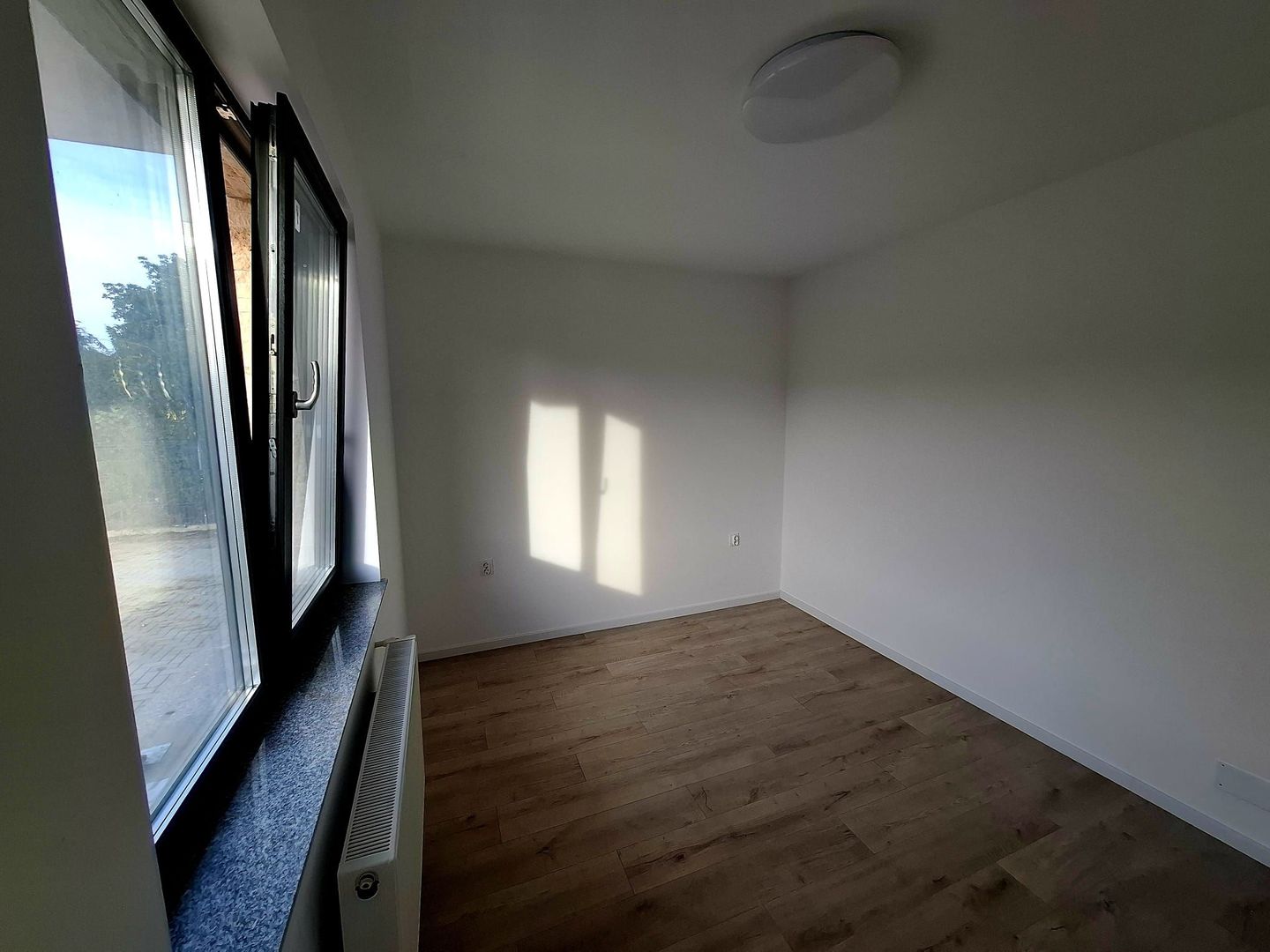 BUFTEA - APARTAMENT 3 CAMERE CU TRERASA SI CURTE. - Poză 13