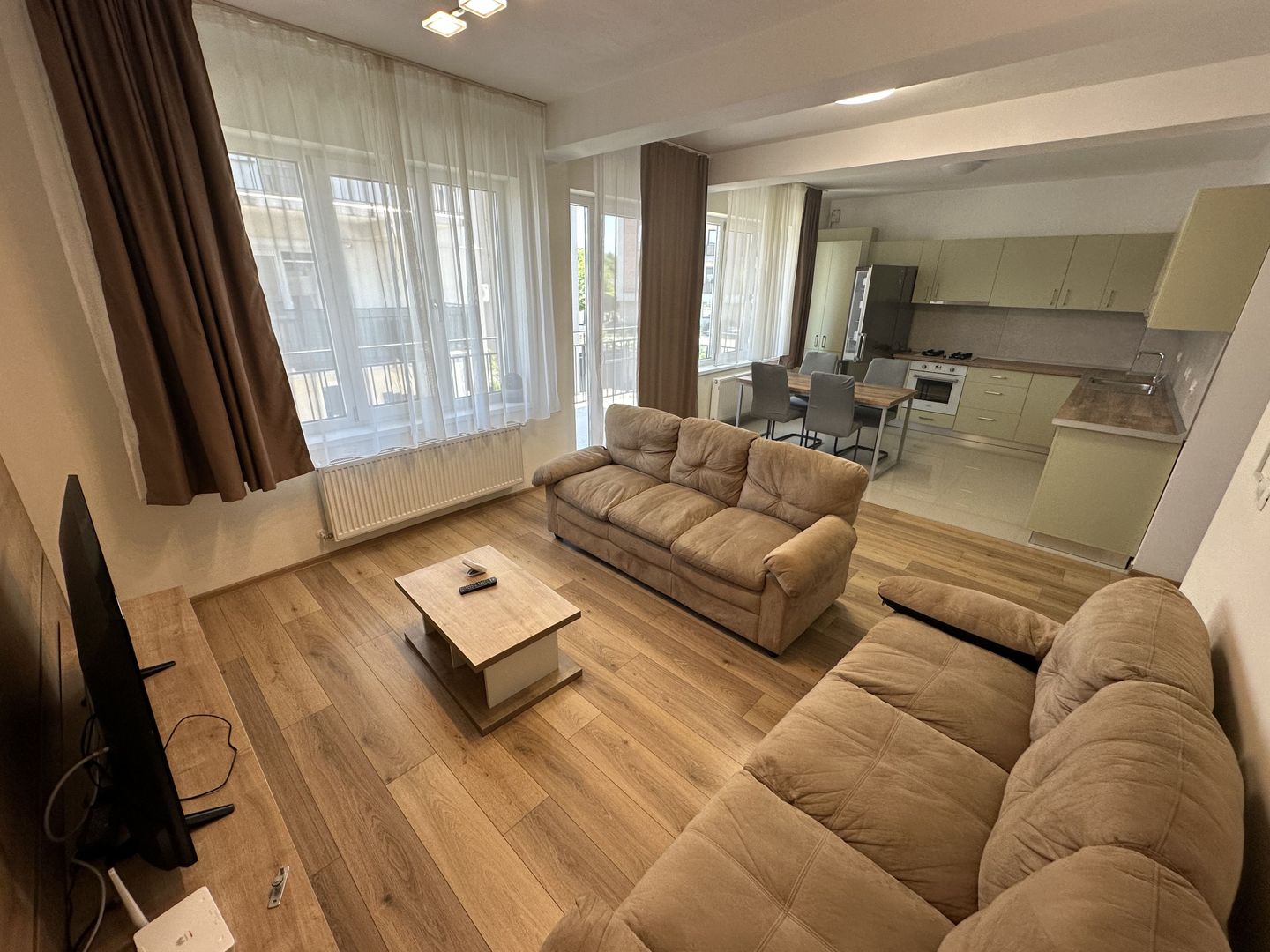 APARTAMENT DEOSEBIT - Poză 1