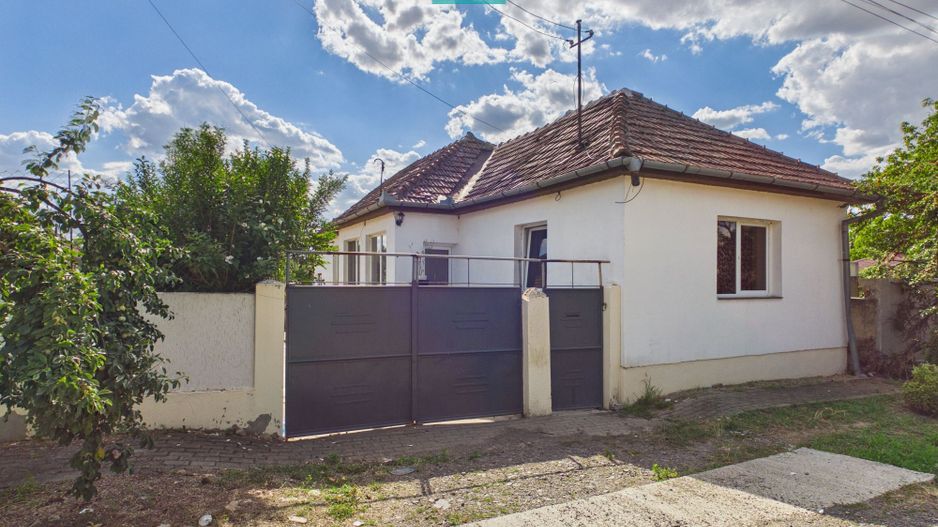 Casă cu 2 camere și 1000 mp teren în Păuliș - Poză 1