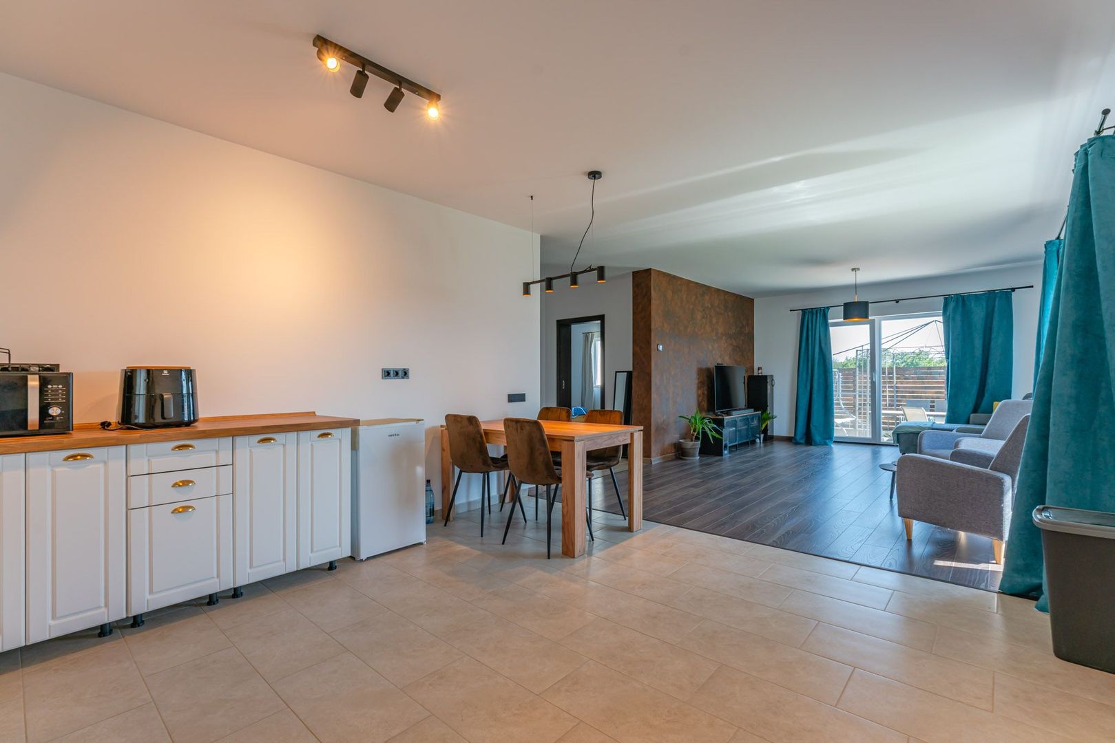 Casă Individuală de Închiriat, Încălzire în Pardoseală, Teren 400 mp - Poză 5