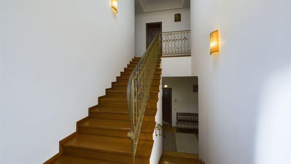 Vilă/casă cu 6 camere 400mp în Dumbrăvița - Poză 28