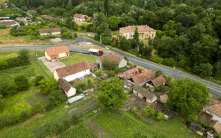 Teren şi casă în Odvoş - Poză 3