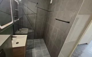 Medicina, etaj 3, CENTRALA, renovat recent - Poză 13
