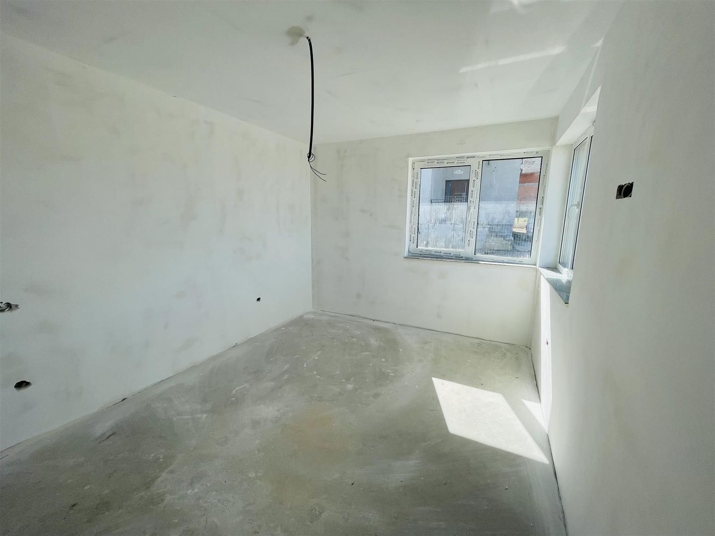 Casa P semifinisata ï¿½n comuna Paleu - Poză 12