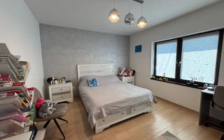 Casa generoasa LA CHEIE, curte 200 mp in Selimbar - Poză 27