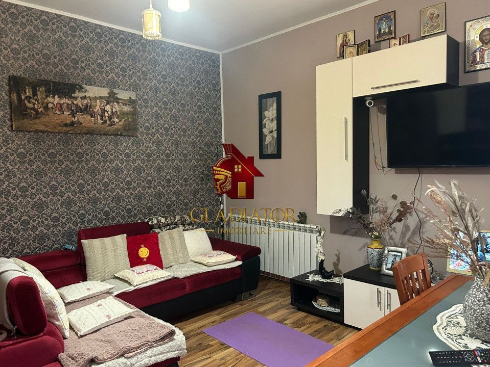 Vila impresionanta Husi + 2835 mp teren, P+1+M, constructie deosebita - Poză 16