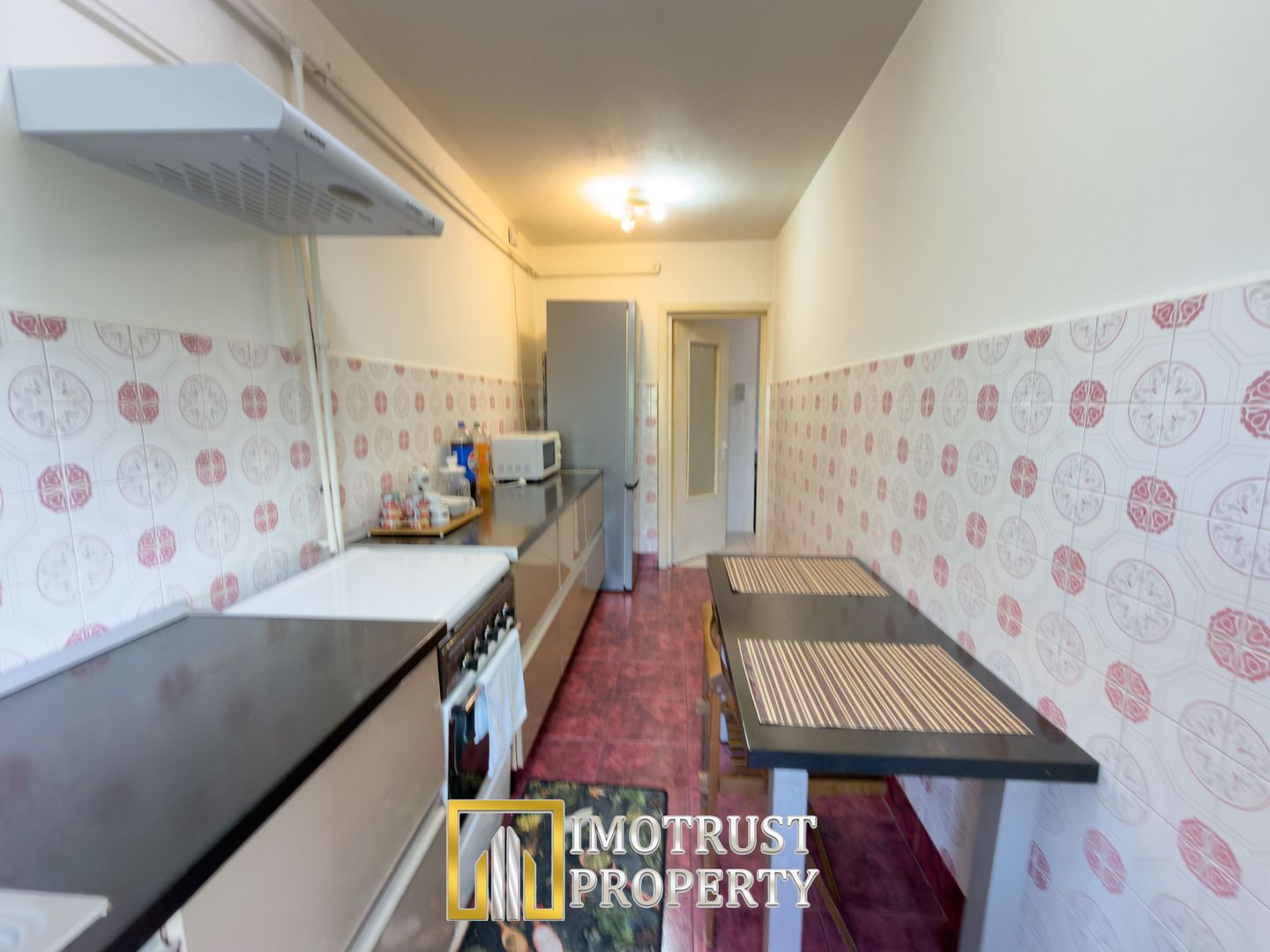 Apartament tip Samanta cu garaj de vânzare în zona Polivalentă - Poză 3