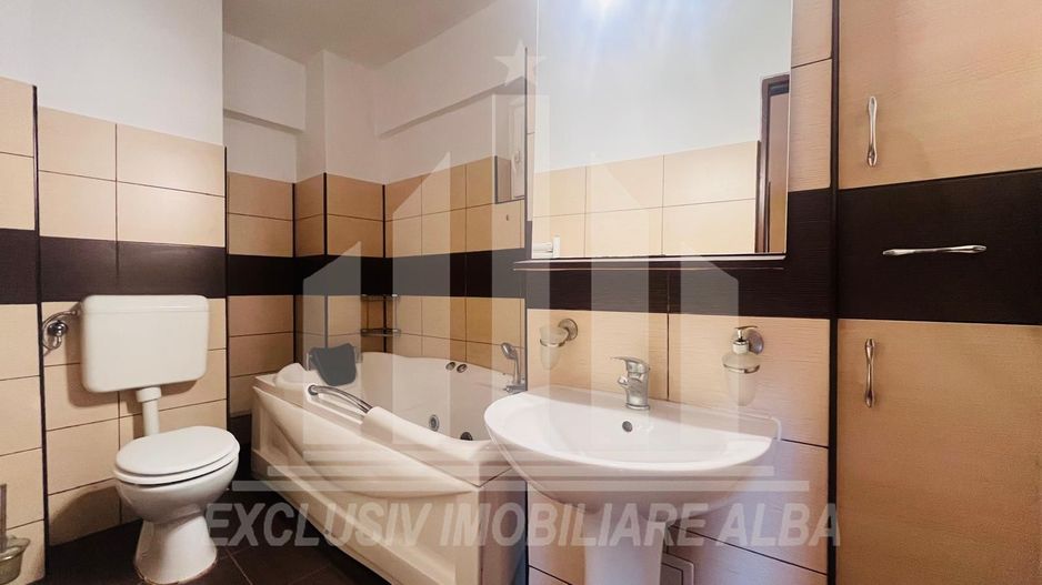 Apartament cu 4 camere, etaj 1 , Ultracentral - Poză 3