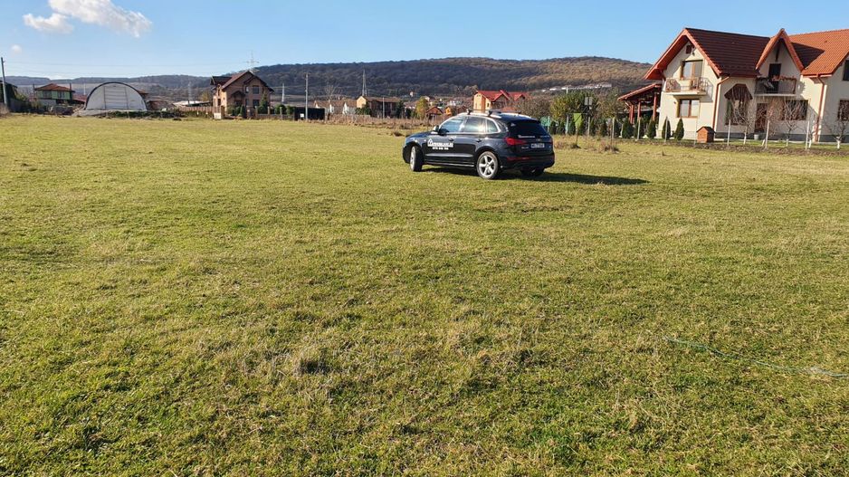 Teren intravilan 4.690mp.deschidere la 2 drumuri,zona Unirii - Poză 1