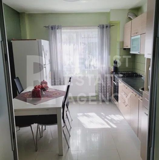Vânzare, apartament cu 3 camere în zona Drumul Taberei - Poză 3