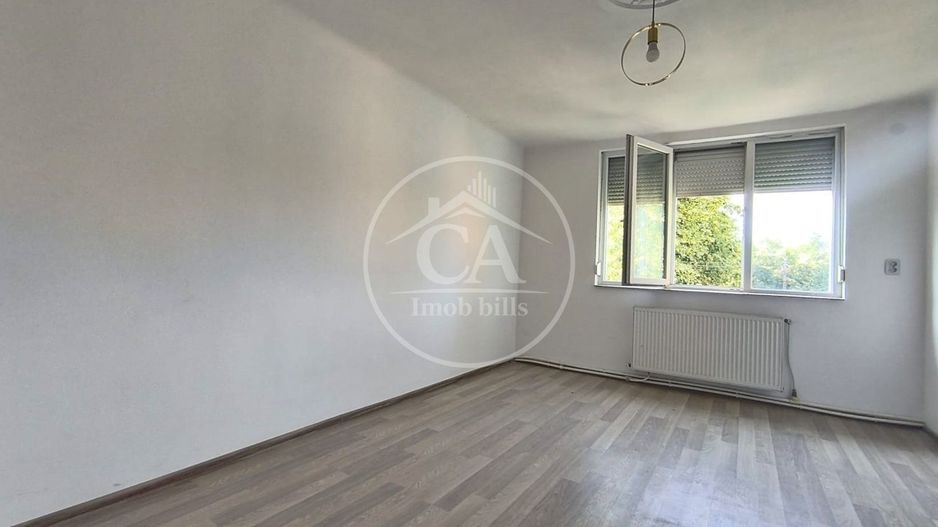 Apartament de vanzare cu 2 camere si curte in zona Centrala, Otadeaa - Poză 2