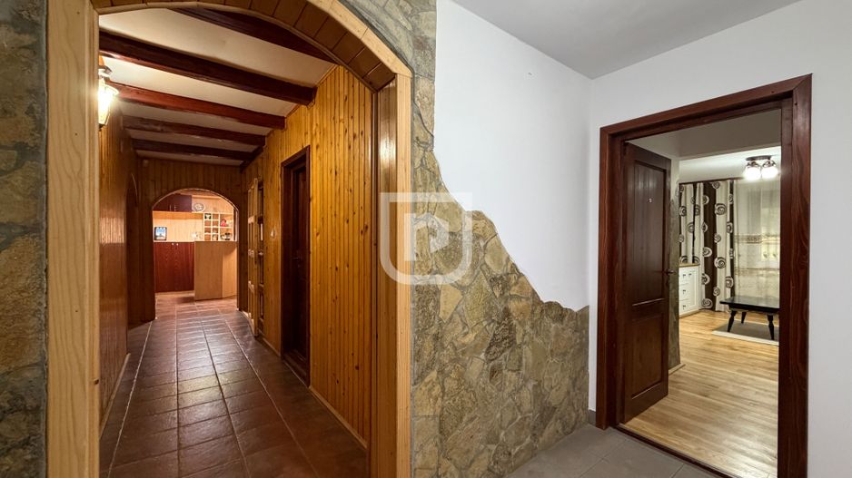 Casa / Pensiune 5 dormitoare Manastirea Humorului - Poză 8