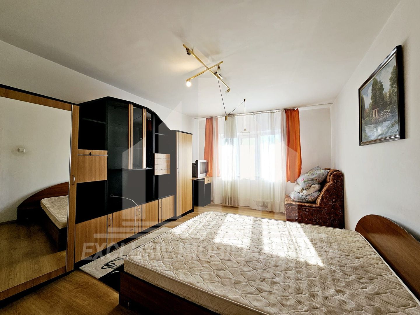 Apartament cu 3 camere decomandate, Cetate - Poză 1
