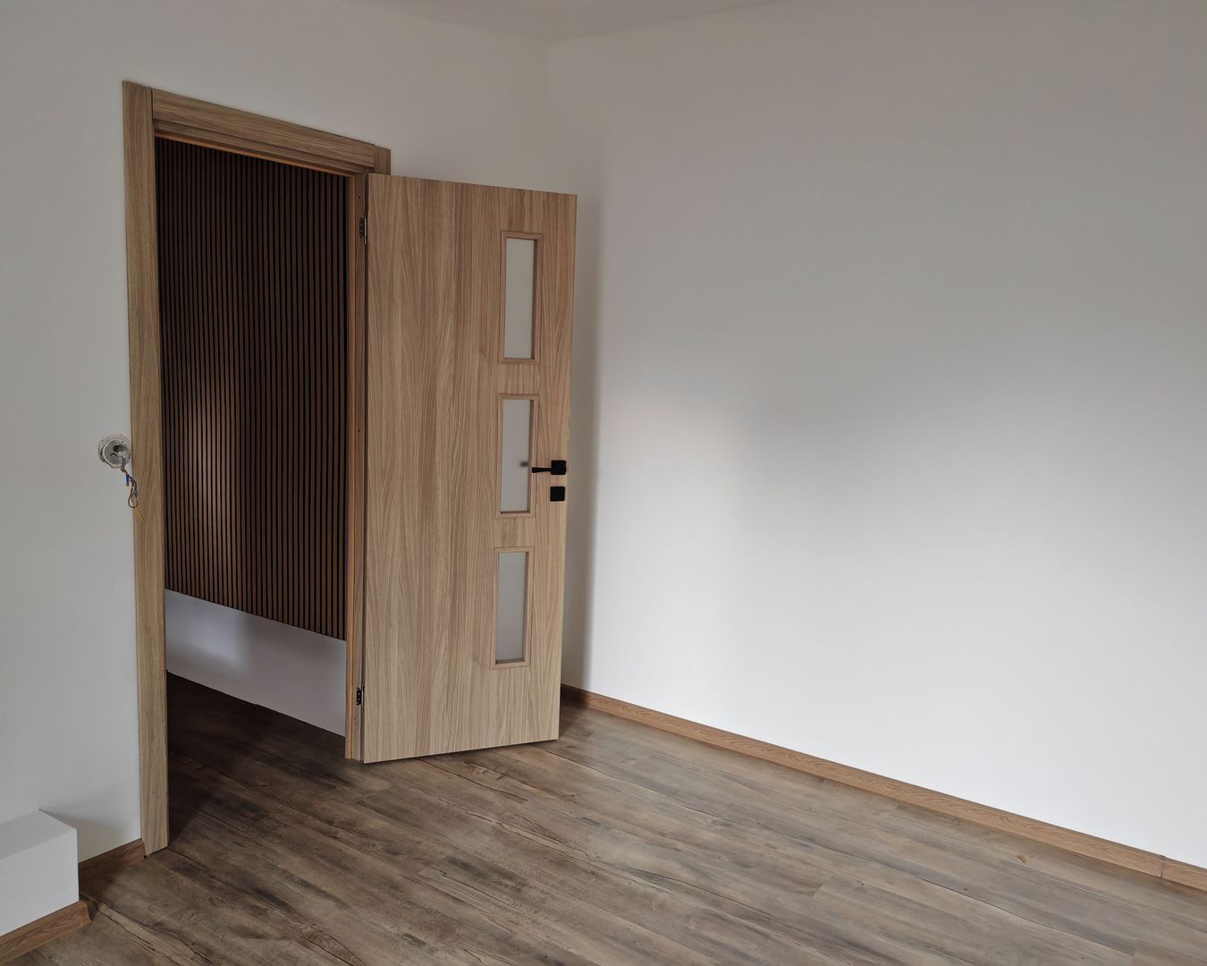 Corp de casa P+M 4 camere , ASTRA - Carpatilor -LIDL- ,curte comuna. - Poză 6