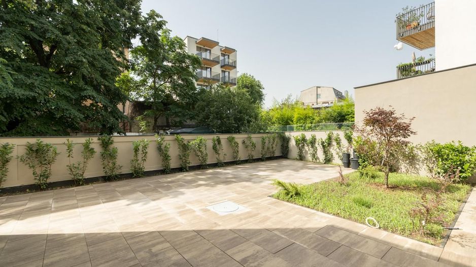 O BIJUTERIE ASCUNSA IN CENTRUL BUCURESTIULUI - Poză 13