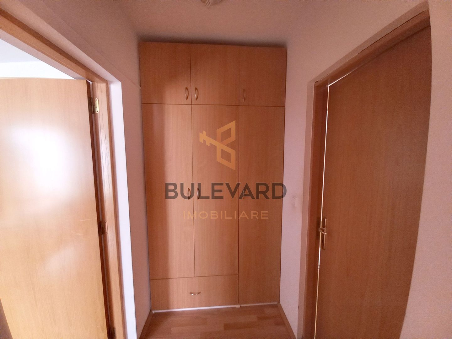 Apartament cu 2 camere, 67 mp,  Garaj,  zona strazii Republicii! - Poză 8