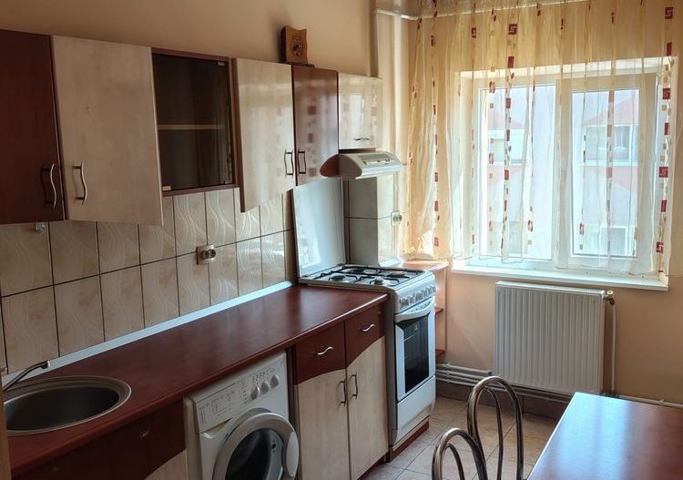 Inchiriez apartament 2 camere - Poză 1