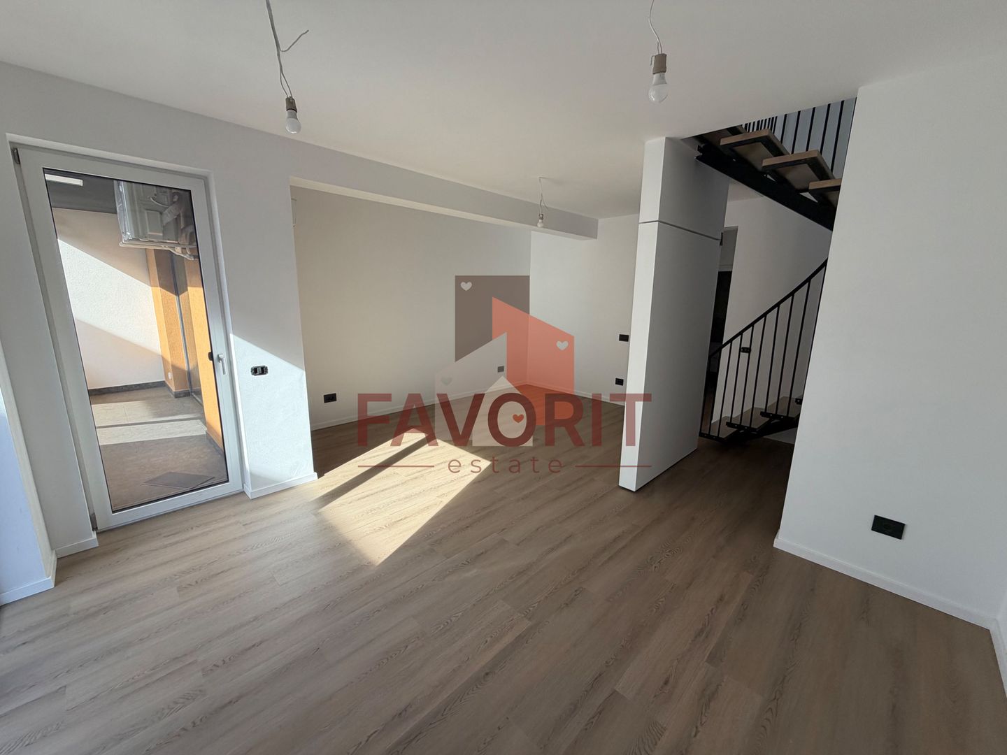 Apartament cu 4 camere pe 2 nivele. 108 mp utili. Comision 0% - Poză 2