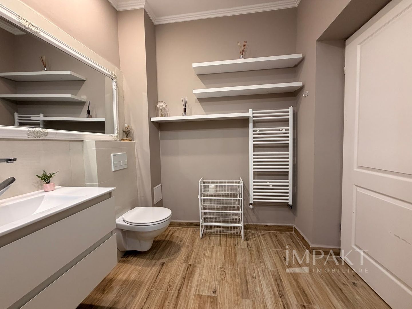 Apartament 2 camere de închiriat, cu curte și ciubăr - Poză 9
