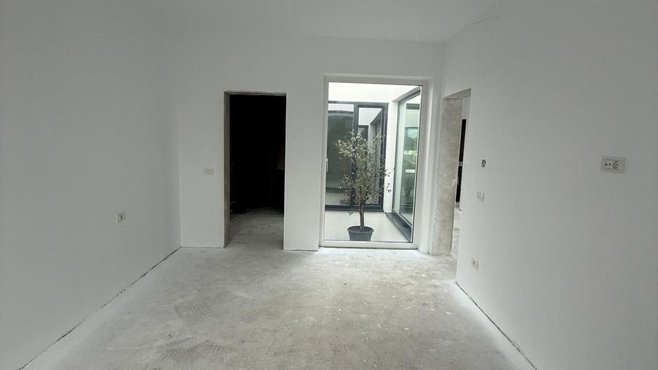 Duplex Spatios parter 4 camere - zona Ion Creanga- Dumbravita - Poză 4