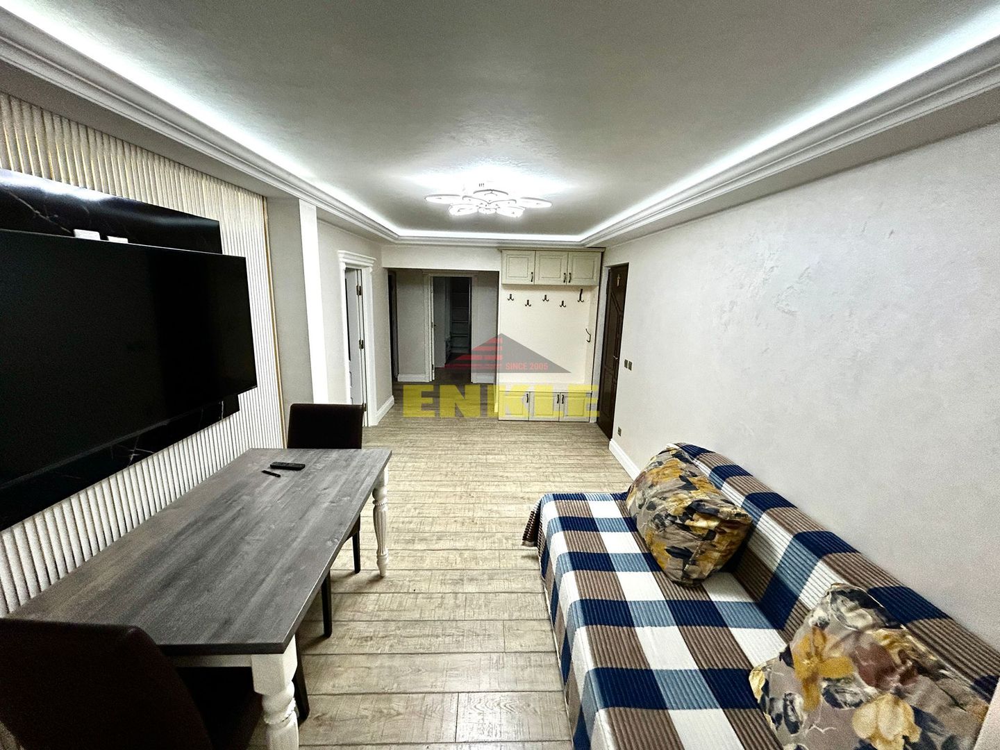 De vanzare apartament cu 3 camere, zona Piata Mare. - Poză 1