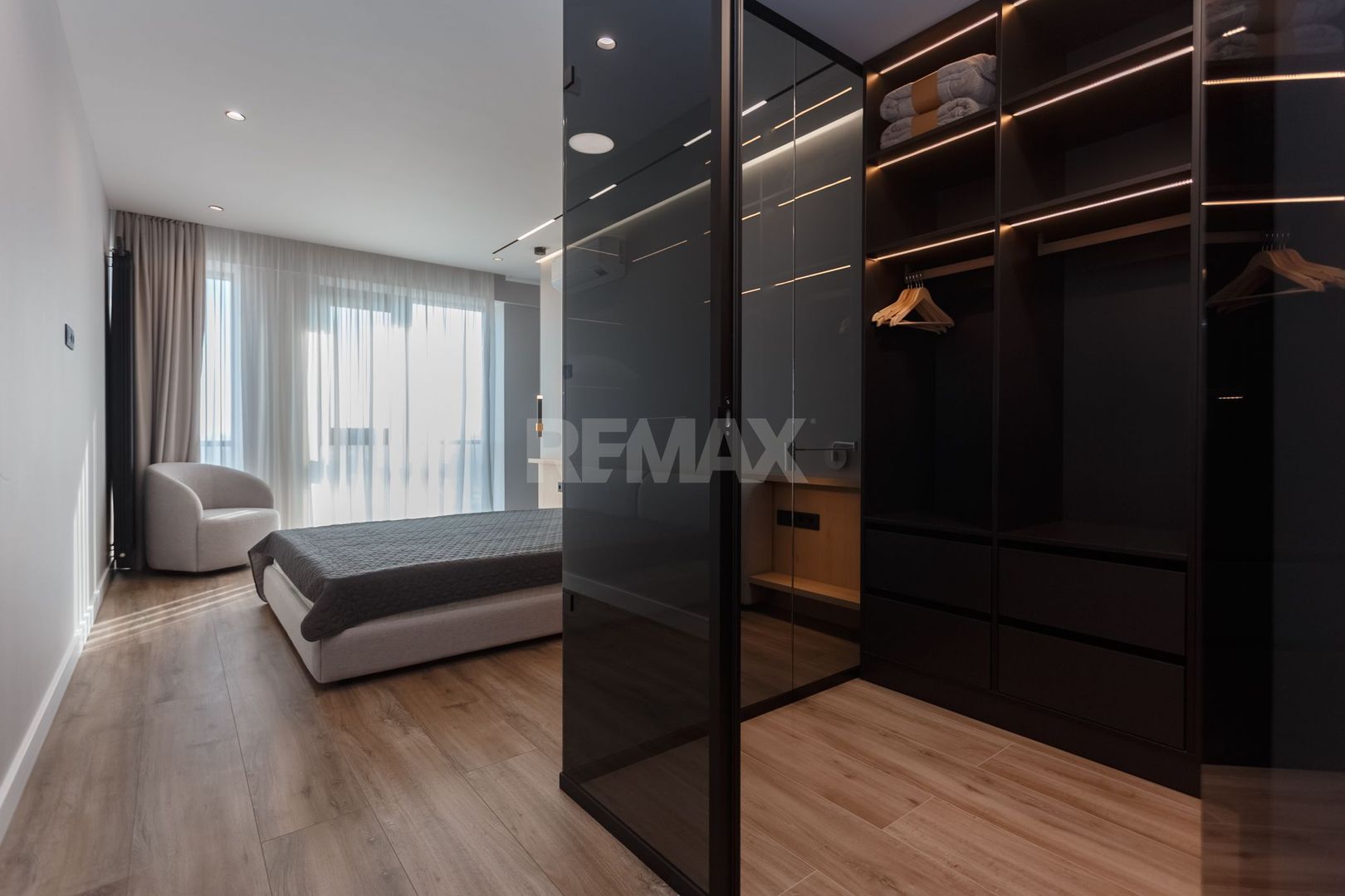 De vânzare apartament, 2 dormitoare, str. Teatrală 3, Centru. - Poză 11