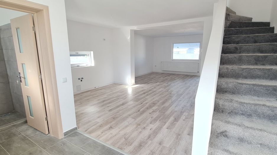 Casa finalizata intabulata in Cartier Izvor Tarlungeni Brasov - Poză 1