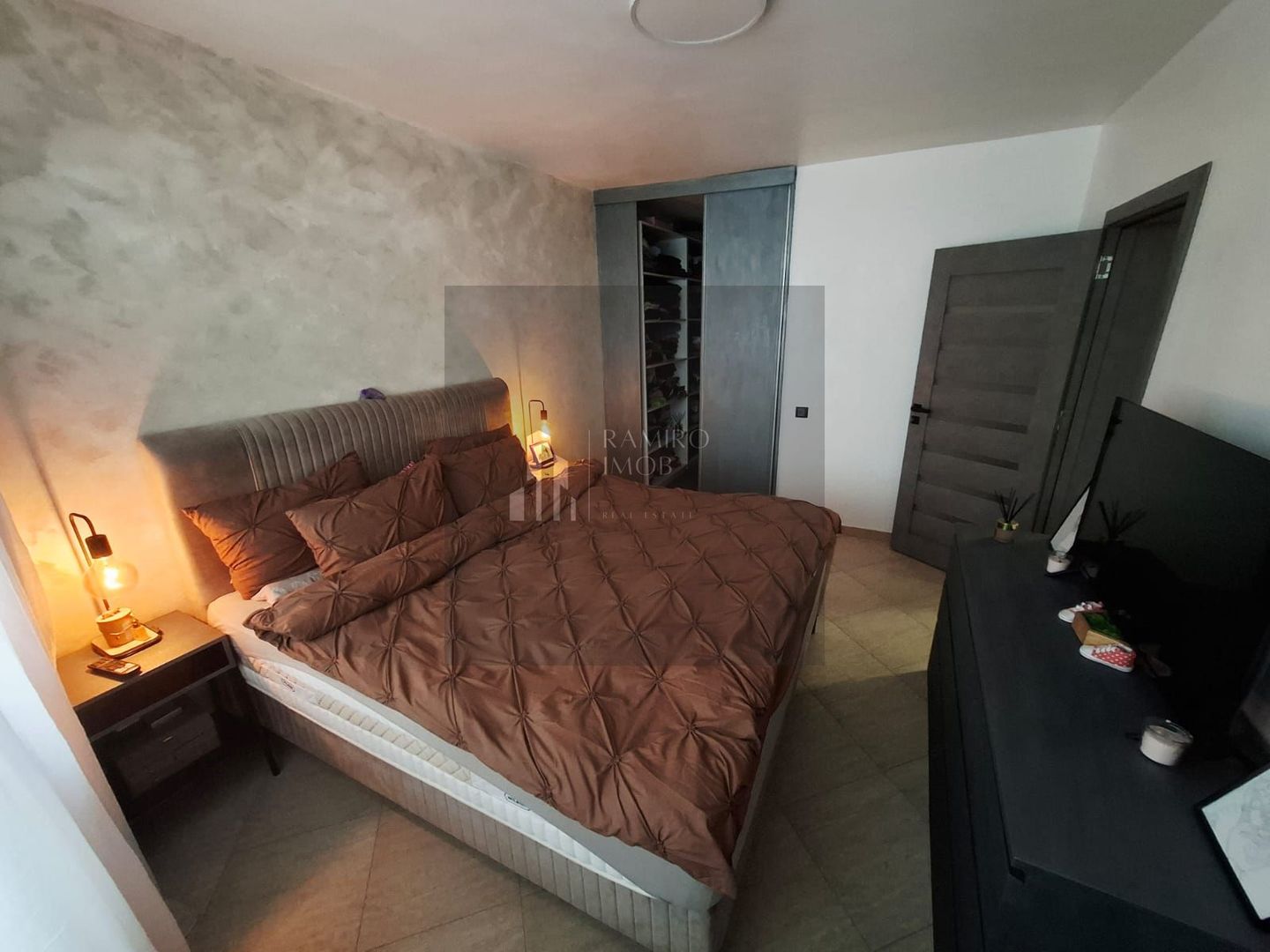 Apartament 3 camere decomandat 112mp Metalurgiei / Turnu Magurele - Poză 1