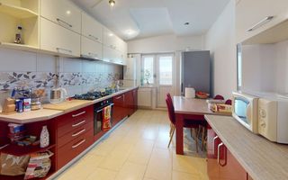 Apartament in zona centrala, la cheie, mobilat, utilat, et intermediar - Poză 13
