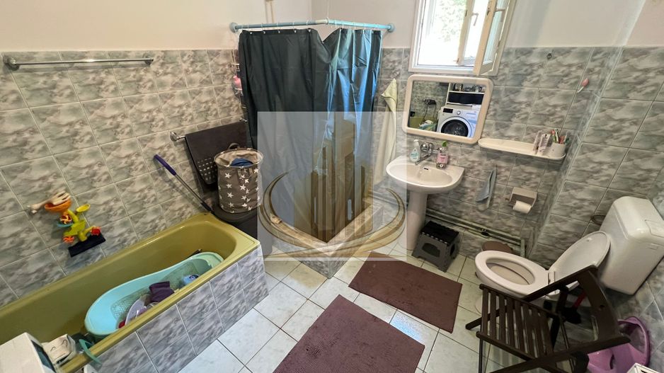 Casă spațioasă cu 2 apartamente, acces din 2 străzi – zona Lipovei - Poză 14