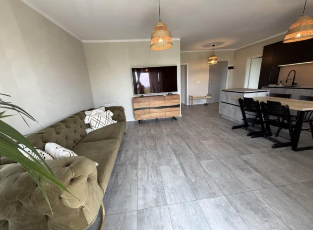 Apartament 2,5 camere chic cu grădină balcon vitrat și mobilier premium - Poză 1