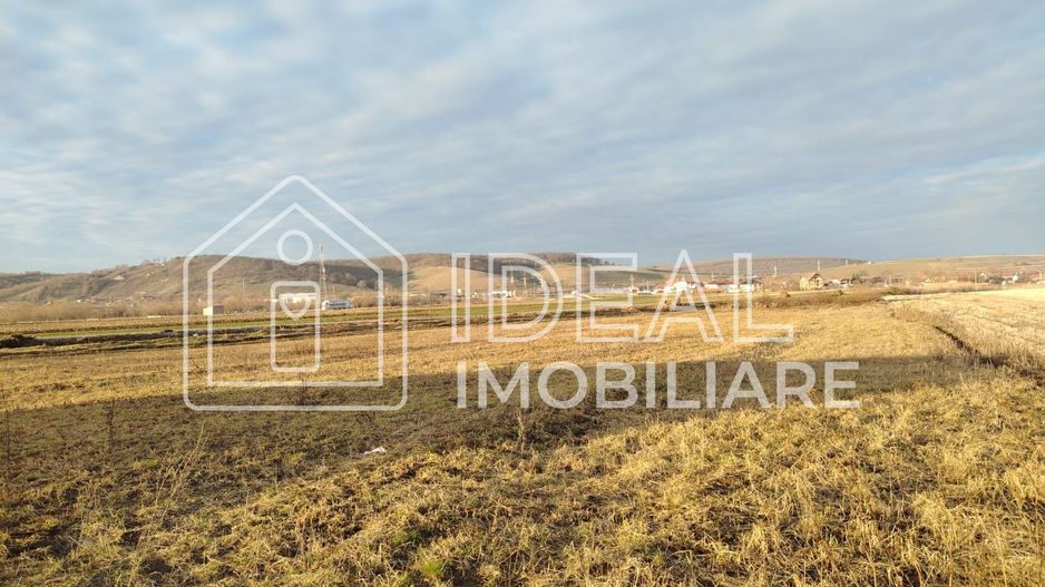 Teren dezvolatre duplex sau case individuale în Cristian - Poză 1