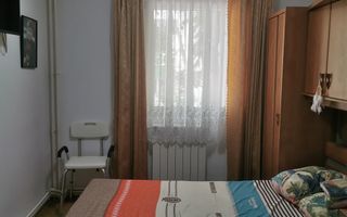 Proprietar , vand apartament , 4 camere cu centrala termica , boxa si loc parcare adp - Poză 8