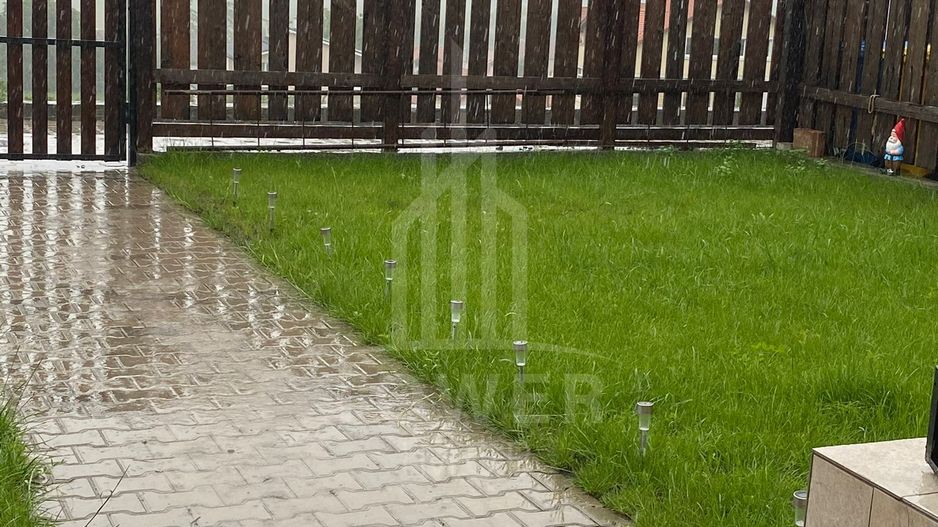 Casă de închiriat - Zona Gușterița, vedere spre munte - Poză 9