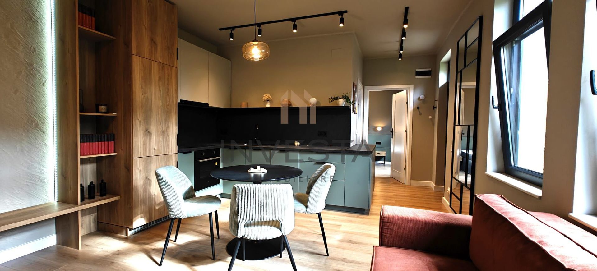 Locuință deosebită în Centru – apartament la casă, curte proprie! - Poză 1