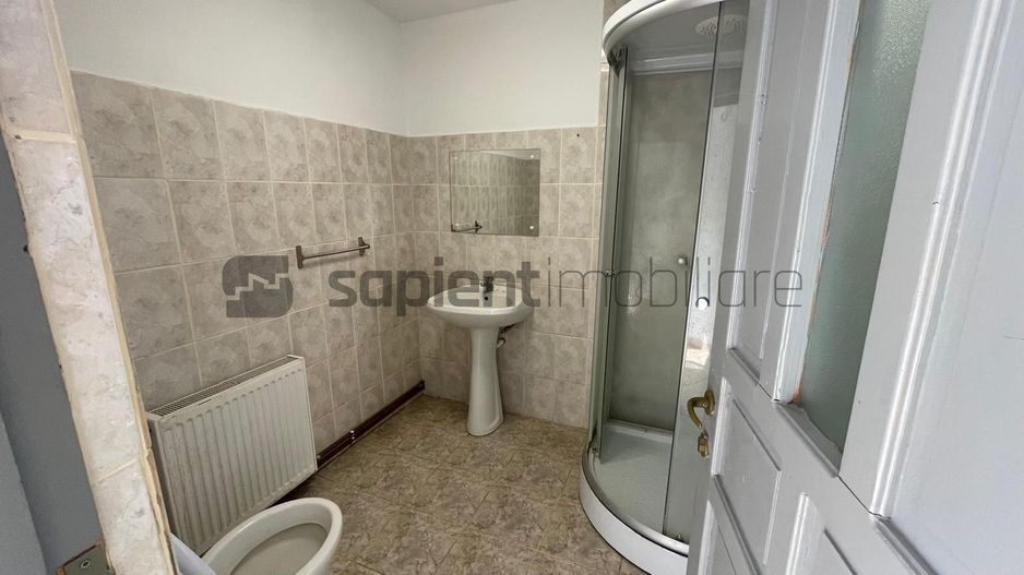 Casă spațioasă + Casă de oaspeți. Ideală pentru 2 familii! - Poză 10